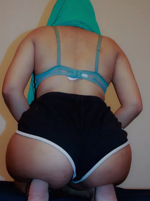 i'm not arab enough to resist the temptation of getting naughty with a stranger