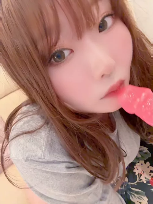 Imagine your cock being sucked by an asian girl