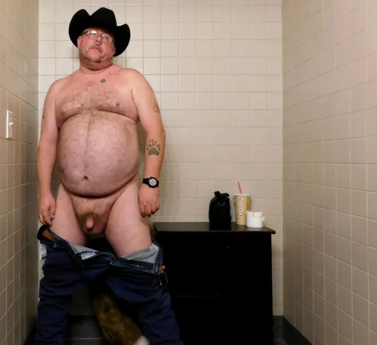 Killing time with the door unlocked while my car is being worked on