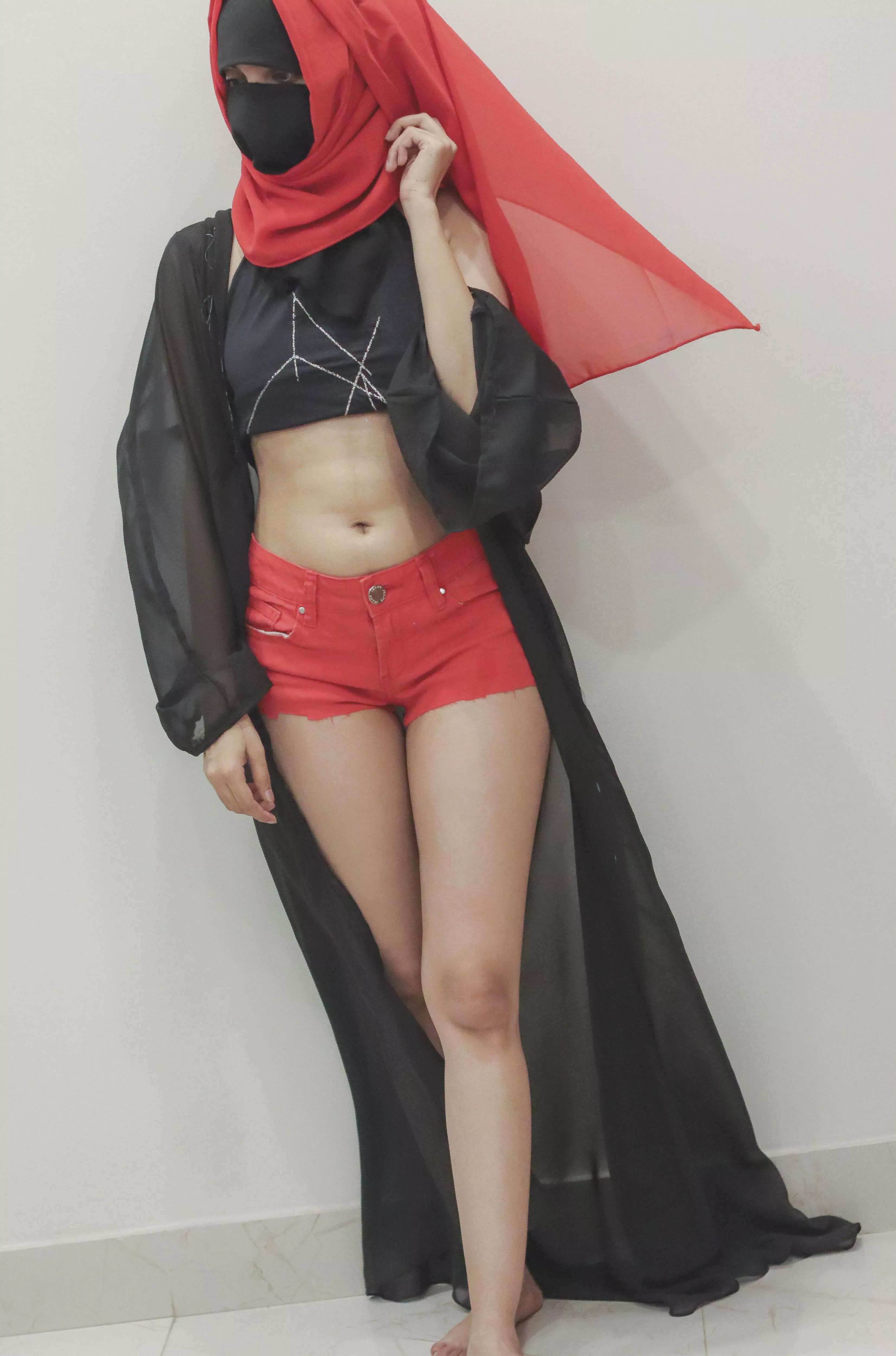 lets be real which girl hasnt made out with guys while wearing her abaya