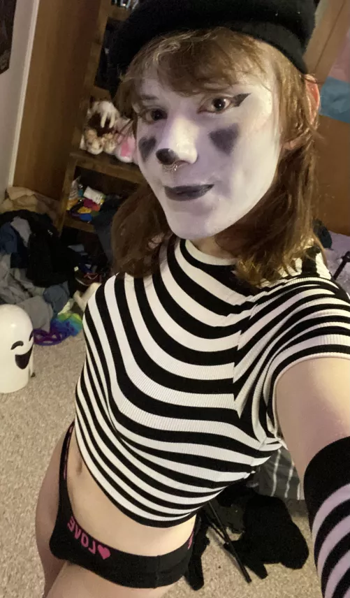 Messy roomed mime🖤🤍