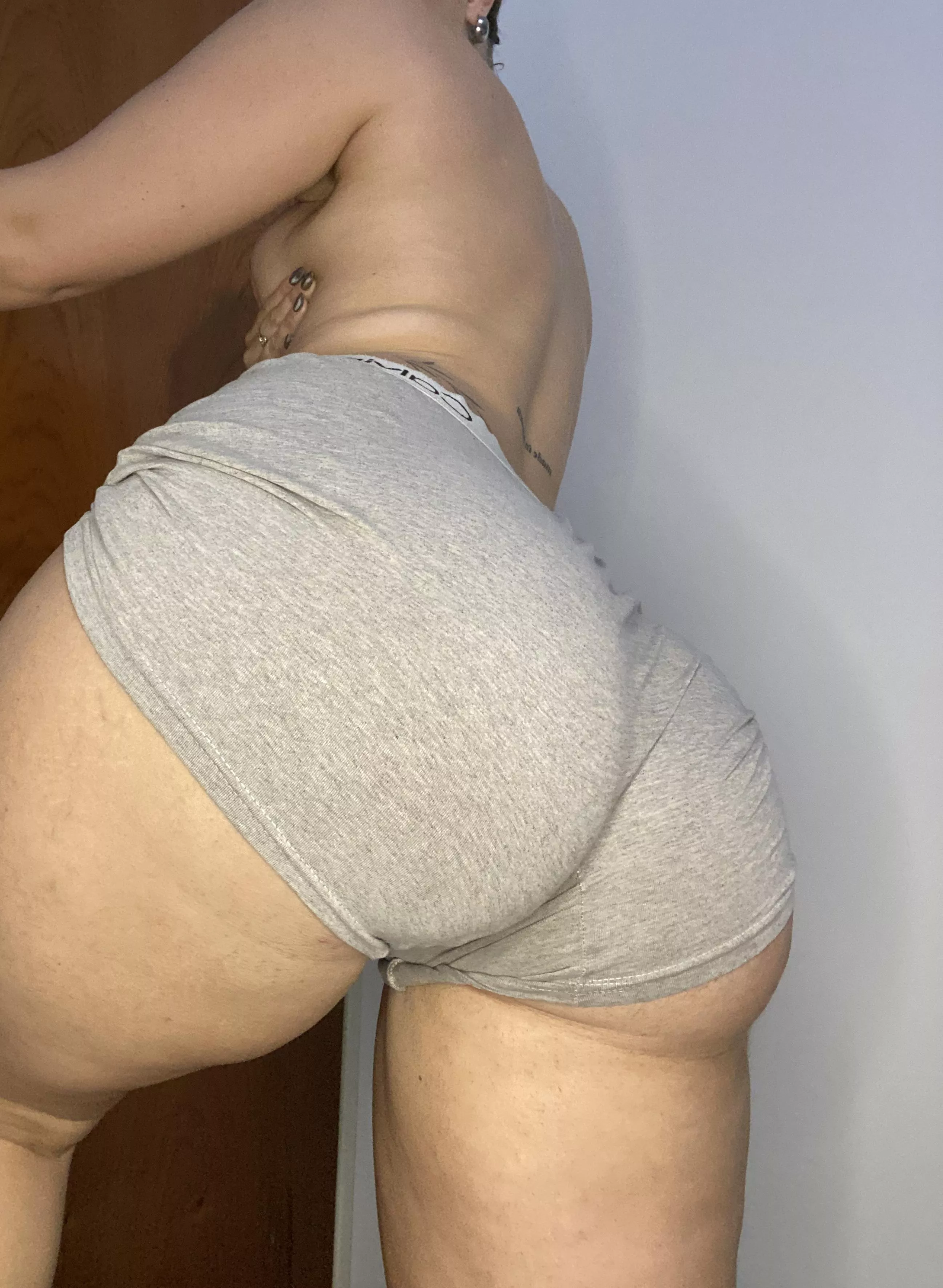 My huge ass is better than your bored wife's. Come with me daddy