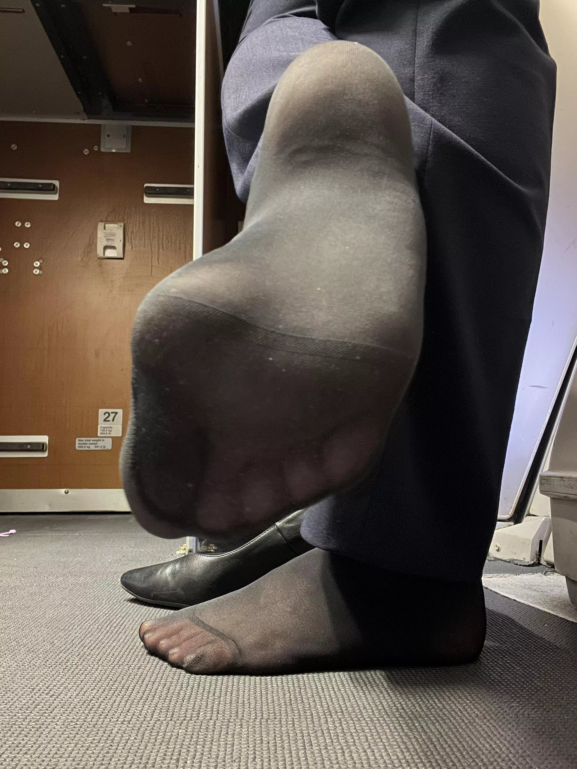 On today’s menu: cabin crew nylon soles in the back galley ✈️