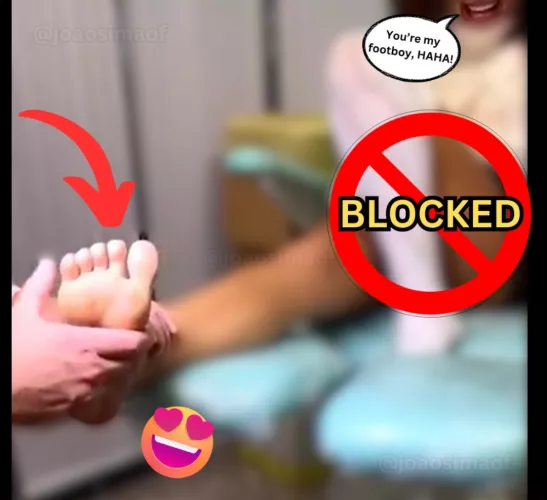 Only the most dedicated pets deserve to see my feet 💜🤣