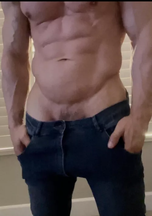 Open your wallet for me like a good boy .. sniff my pubes 