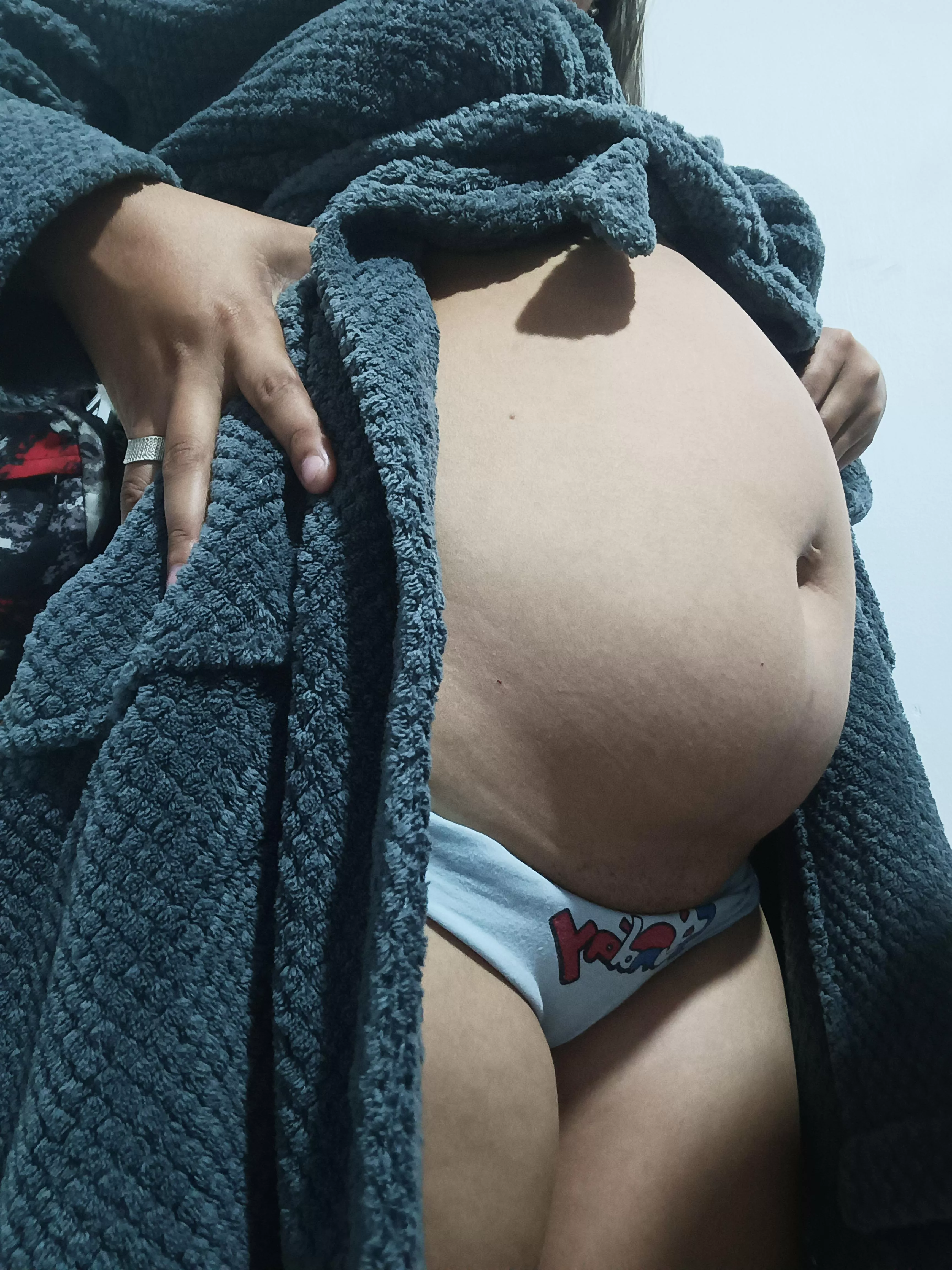 She would make an excellent pregnant wife. 