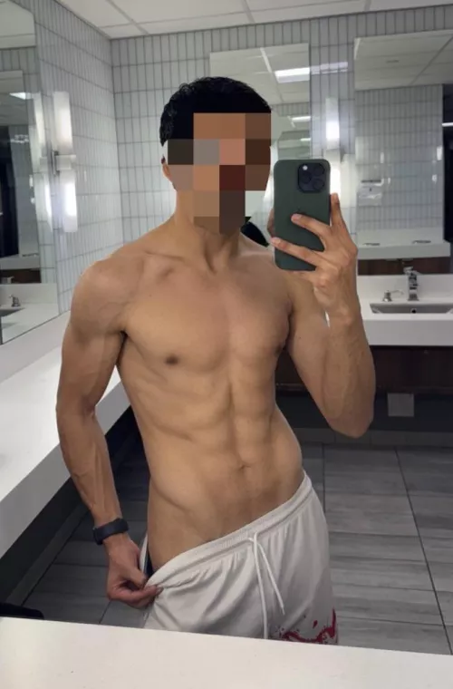 Show master what you’re thankful for with your cash hole 🤤