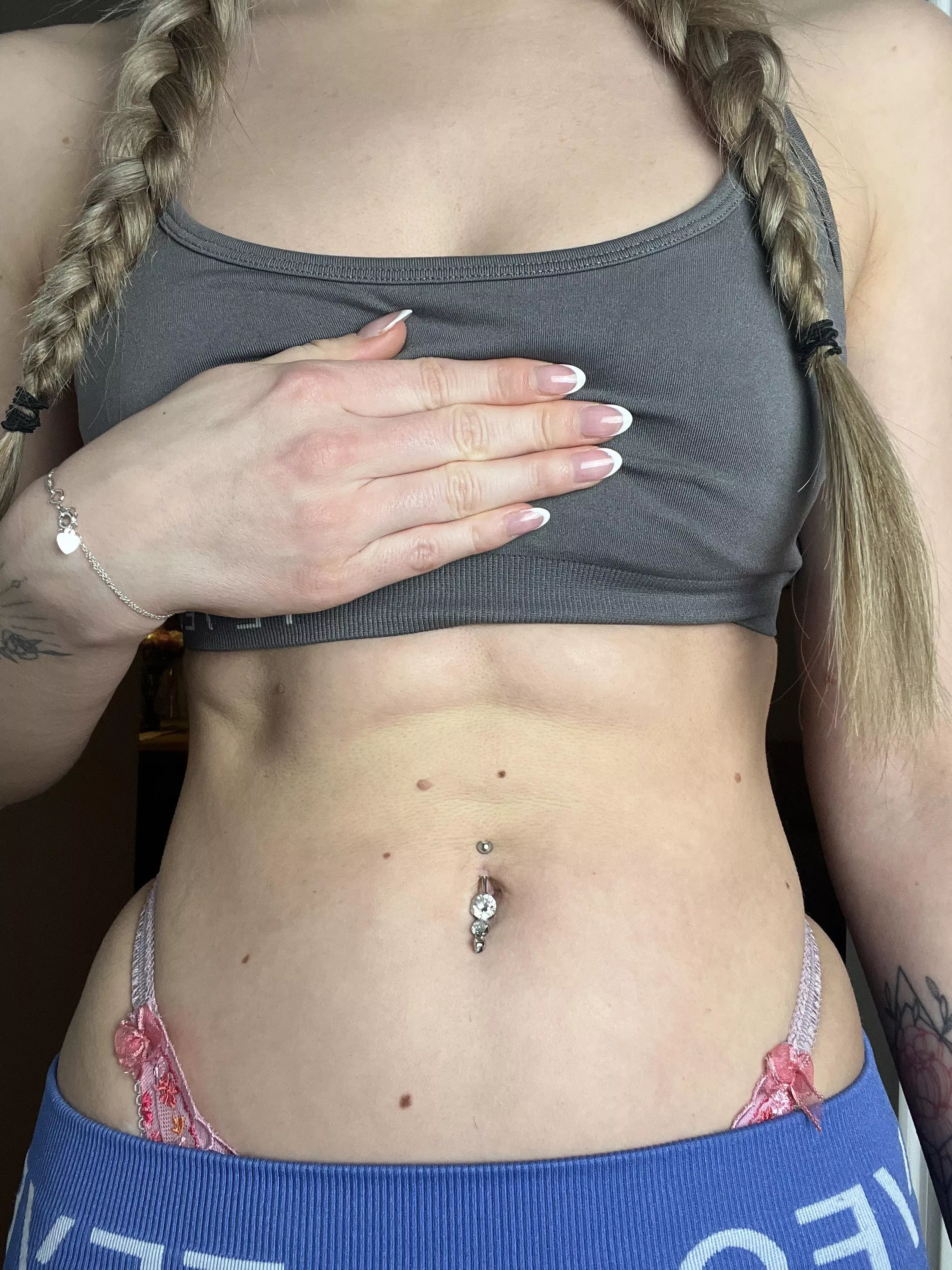 Showing my cute tummy! Hope you like it 