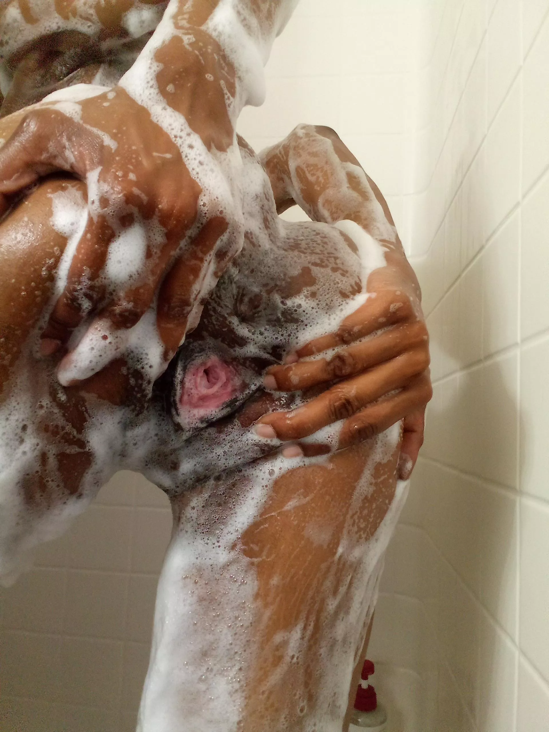 This soapy pink pussy can use a good stretching 