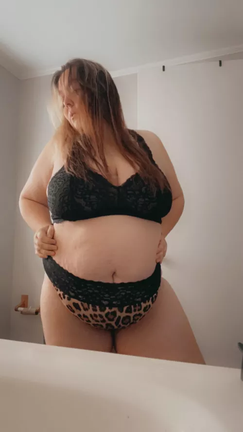 Thought I’d share this sexy photo. 😘