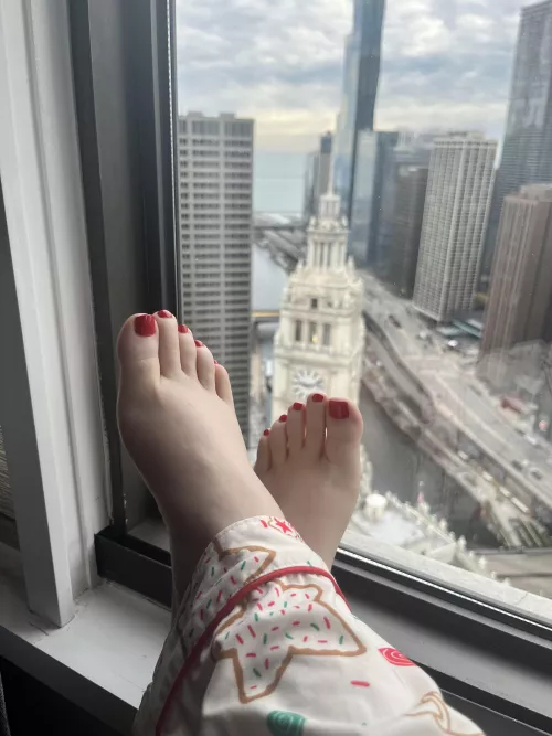 Toes in the sky, City at my  feet