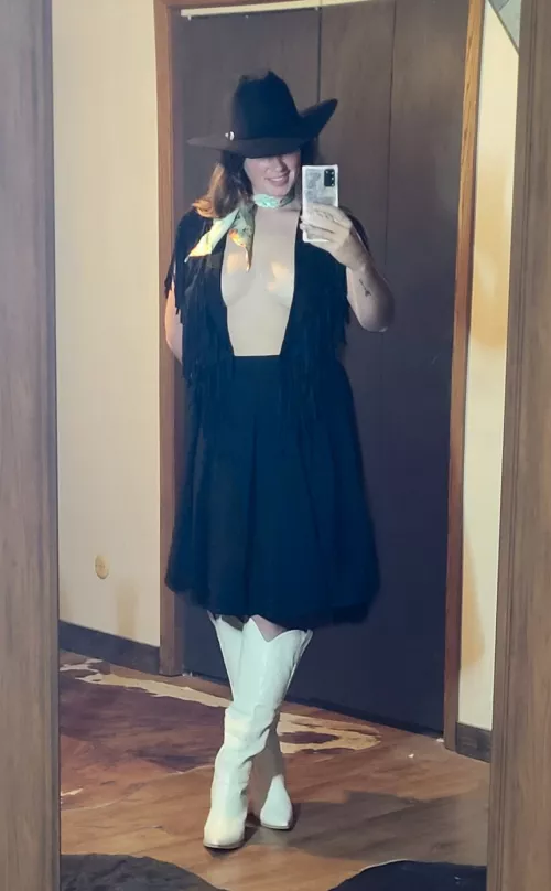 Vegas is coming!! I need a shirt...can I use your hands😘