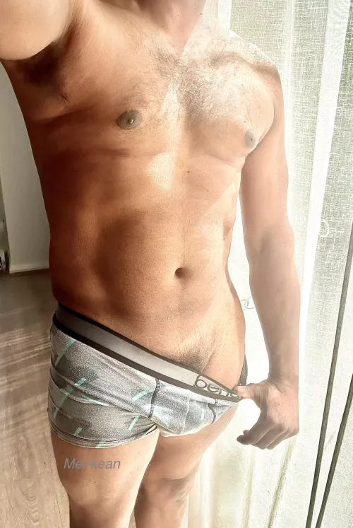 Waiting for my neighbour (m) 