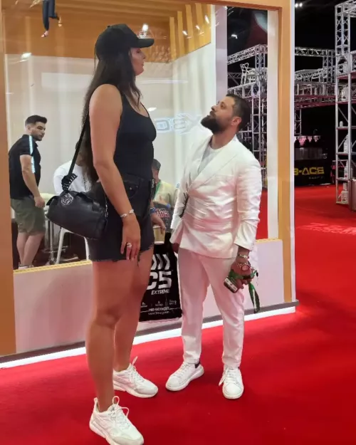 When you meet a girl from the Internet, but you lied about your height