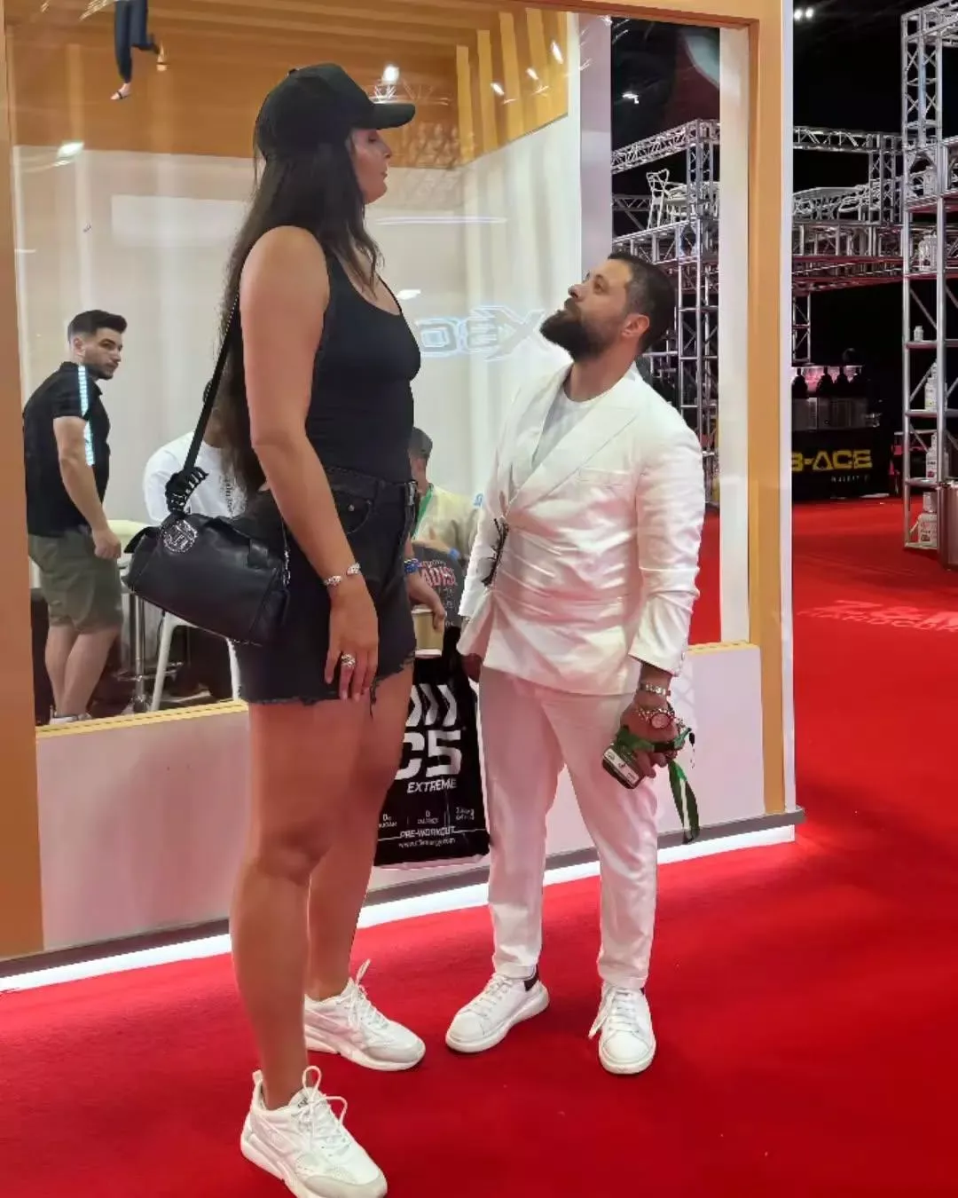 When you meet a girl from the Internet, but you lied about your height