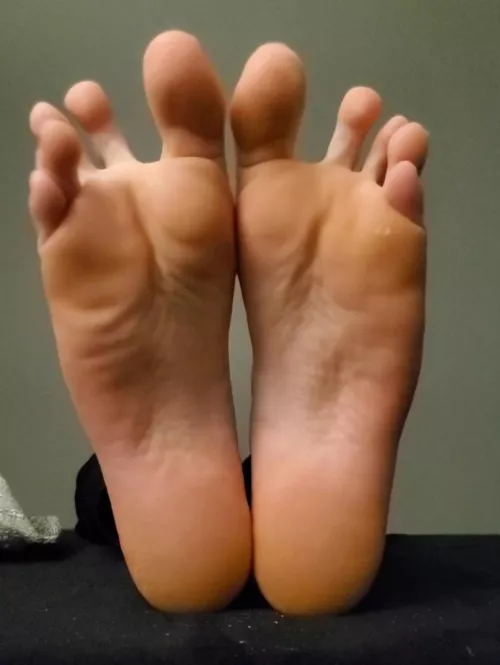Who is into spreaded toes? 🤭