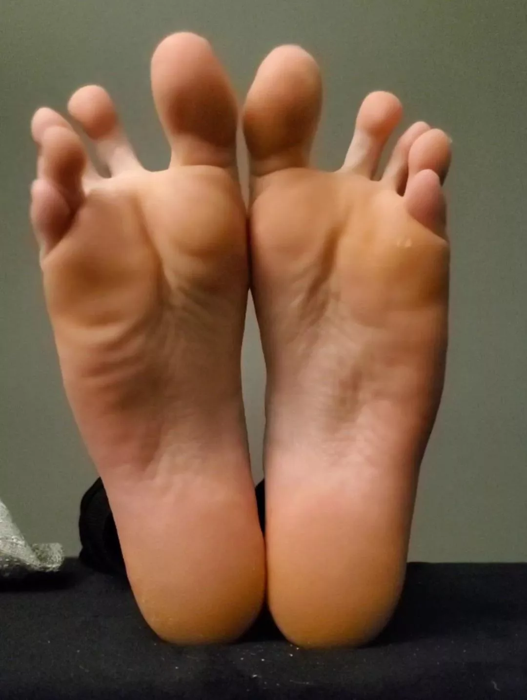 Who is into spreaded toes? 🤭