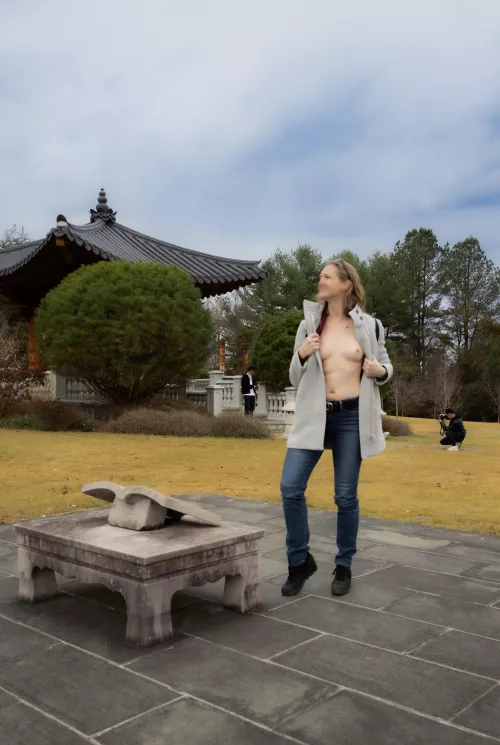 Who is photo bombing who 