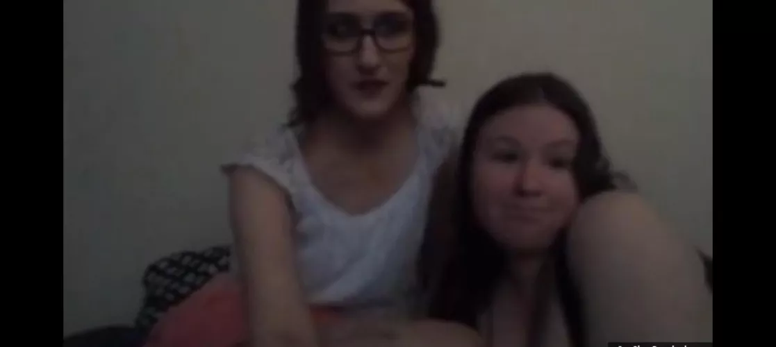 Who is the cam girl on the right? 