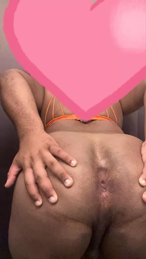 Who wants to see my hole😘