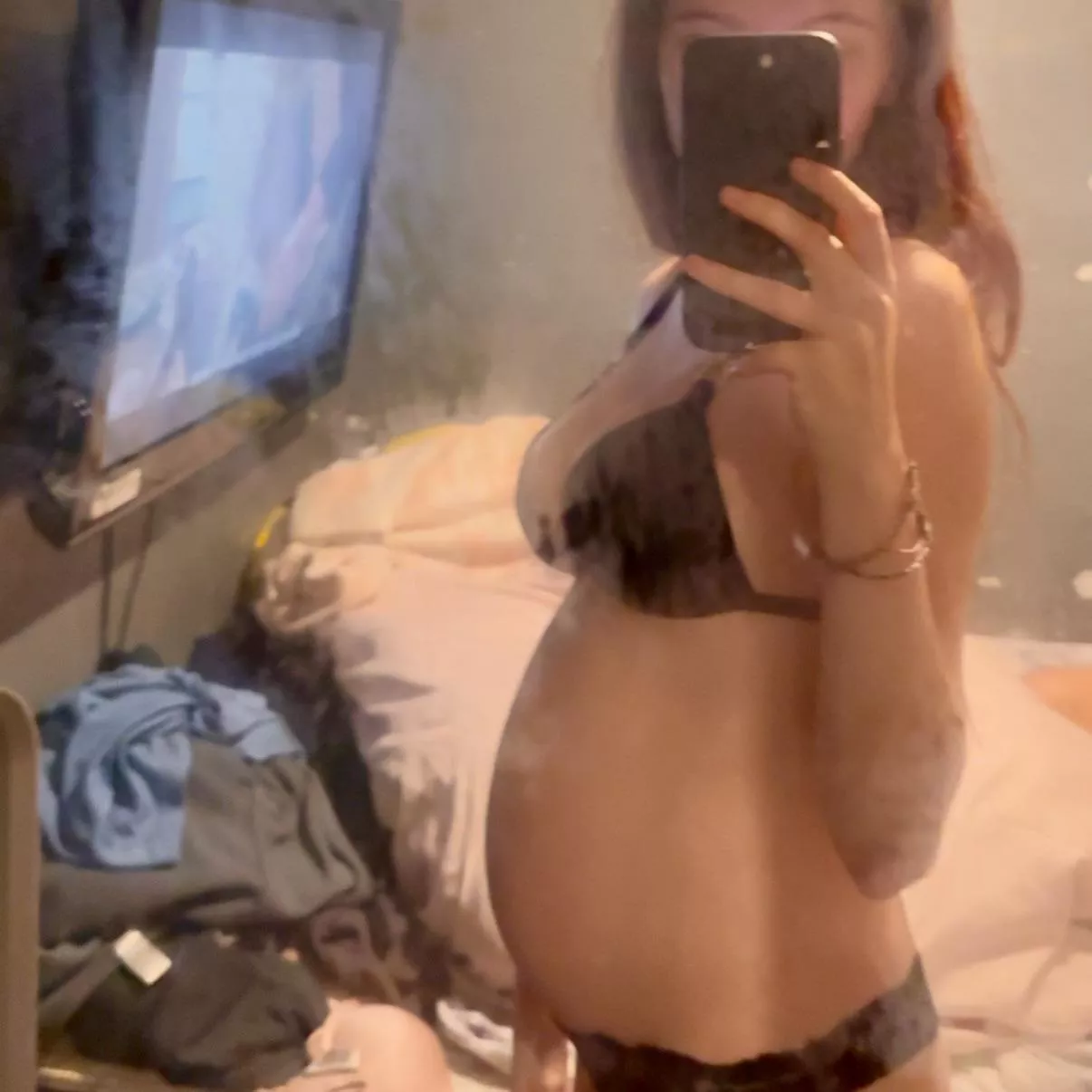 Who would fuck my pregnant ass I’m 18 and 20 weeks