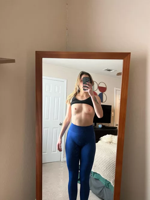 Wide hips and lickable nips