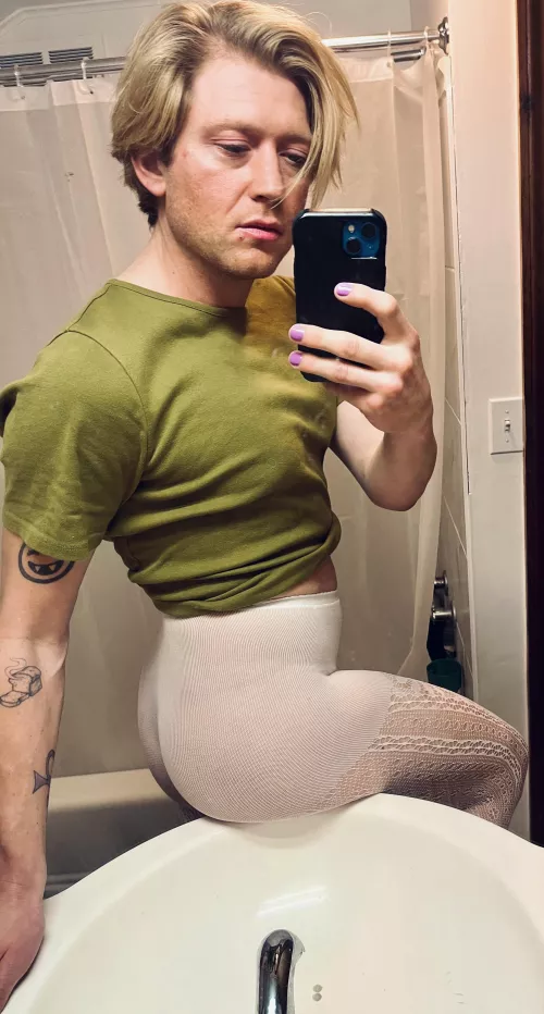 Would you flirt with me irl? [24]