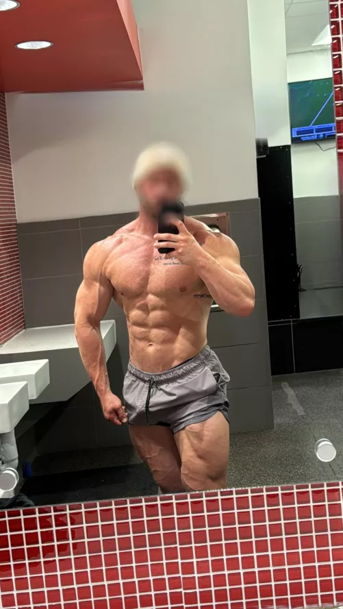 Would you get freaky in the locker room😈?