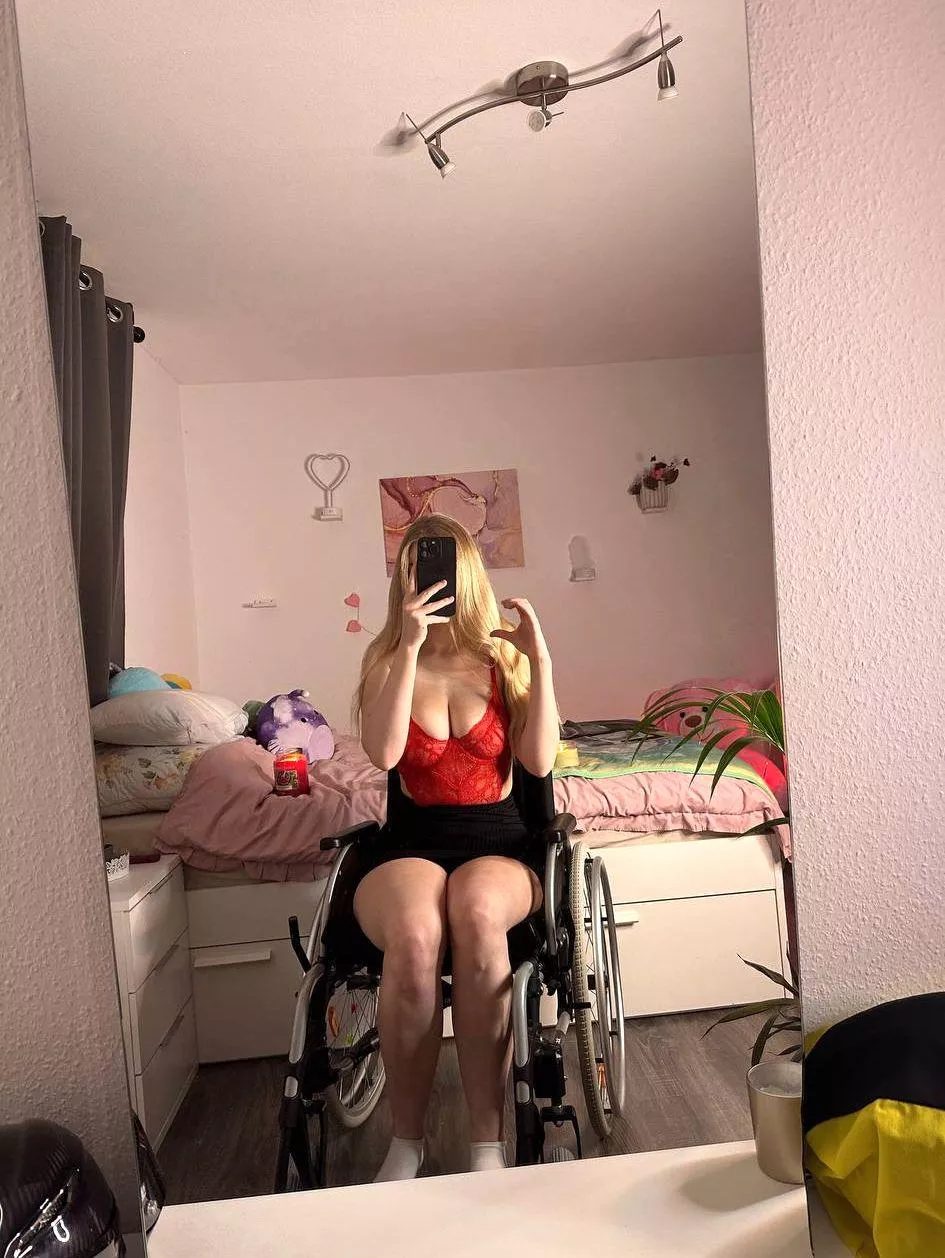 18+ only for the naughty girl in the chair :)