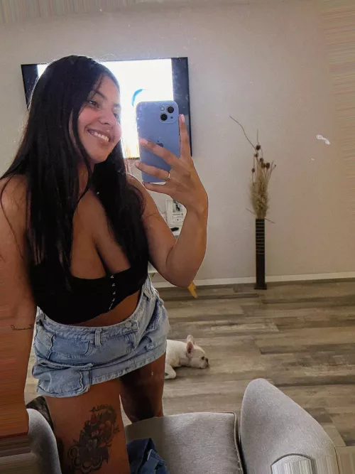 19 [F] Looking for someone who’s up for a night of wild, no-strings fun.