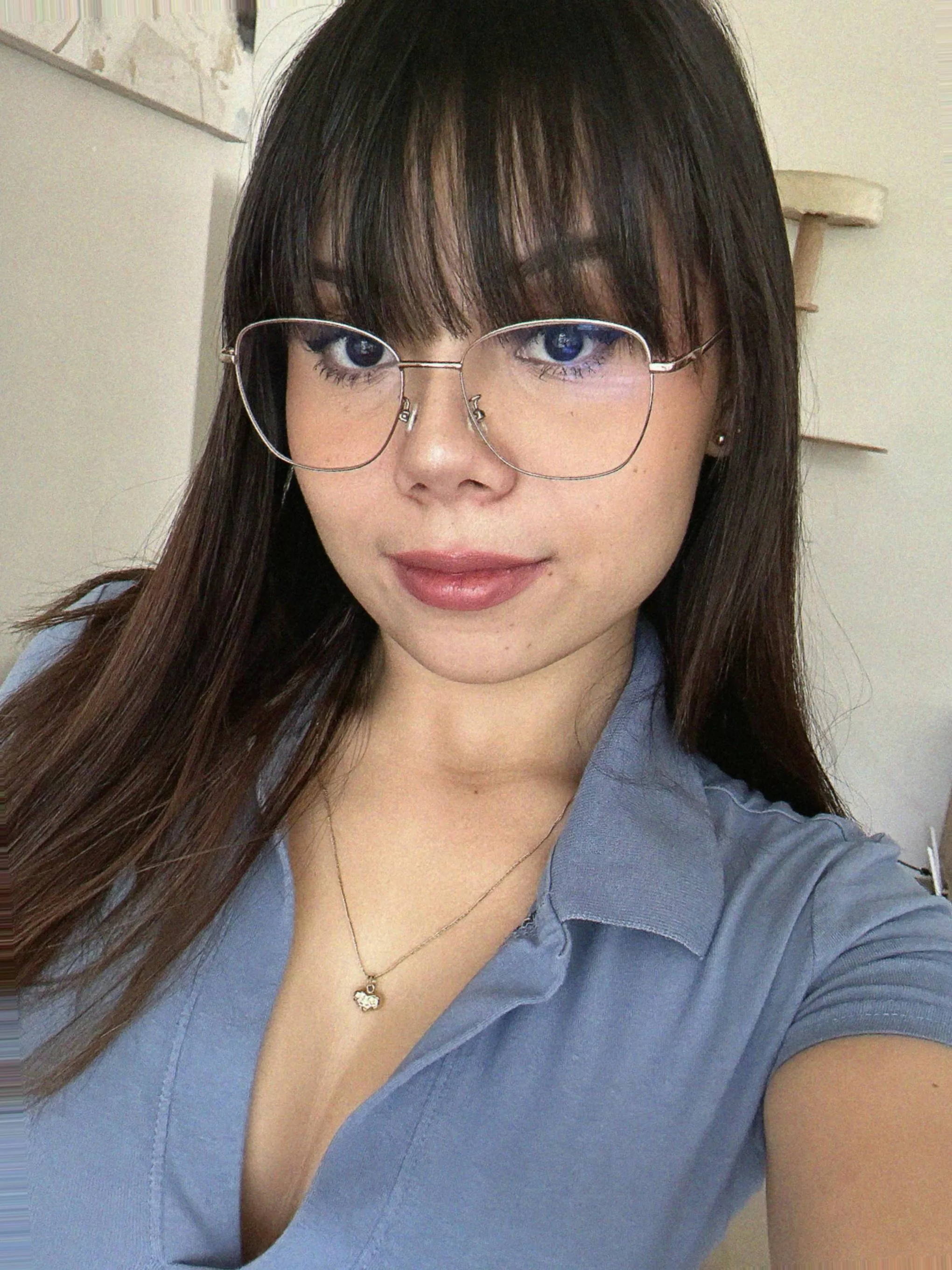 [19F] Glow’s on point, heart’s ready.. who’s making the move? (oc)