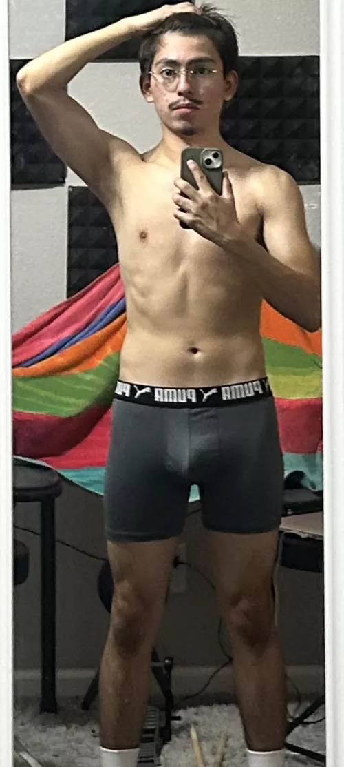 19M 4 F - looking for a good and first time near Brighton/Westminster (5’4”) 