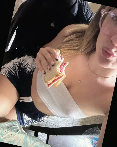 20 F4M, This Thanksgiving, we're giving thanks for hot posts and even hotter vibes.  Boys, you're in for a treat?  