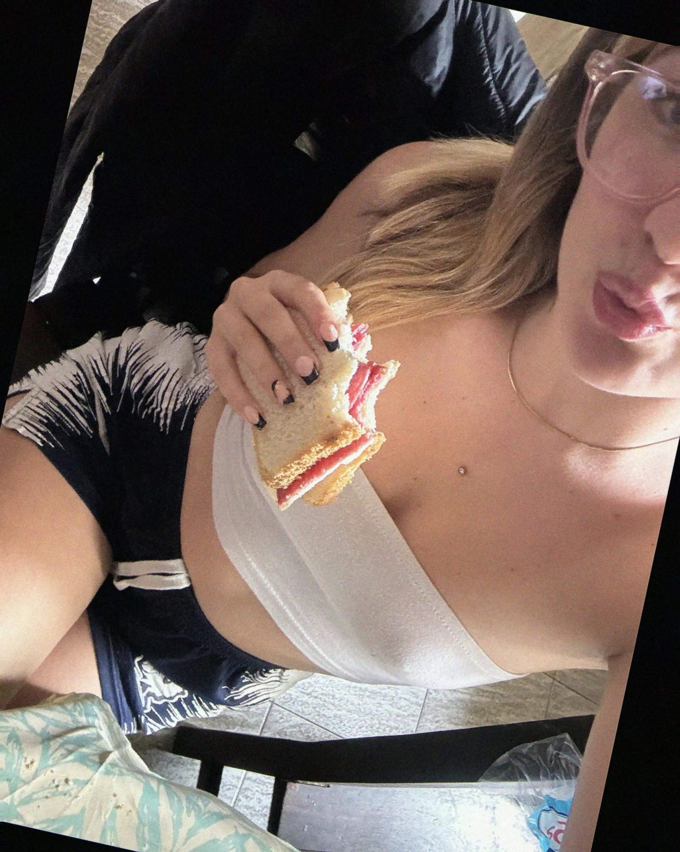 20 F4M, This Thanksgiving, we're giving thanks for hot posts and even hotter vibes.  Boys, you're in for a treat?  