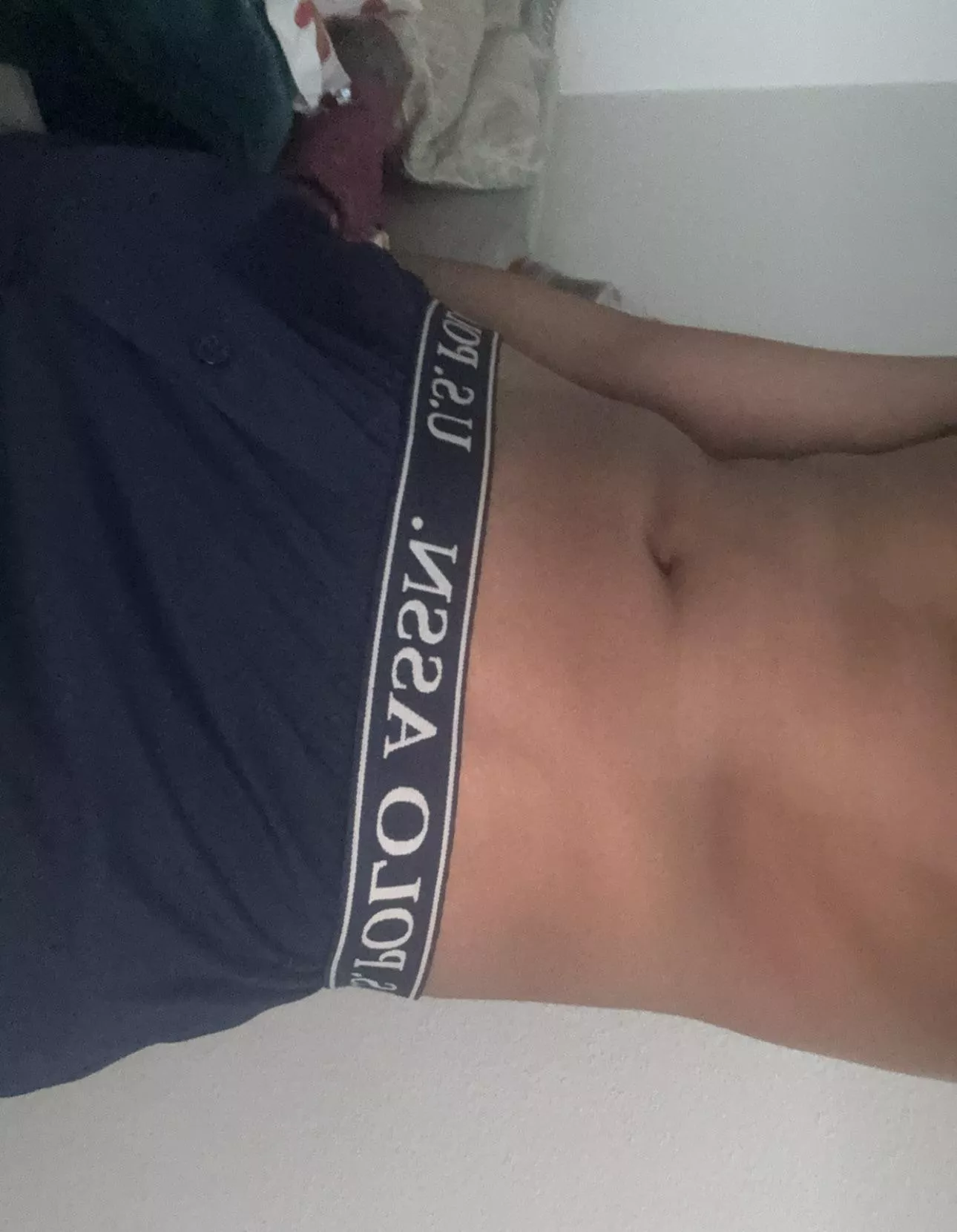 20 unexperinced looking for cougar/milf to practice and help up for anything lol denver/auora