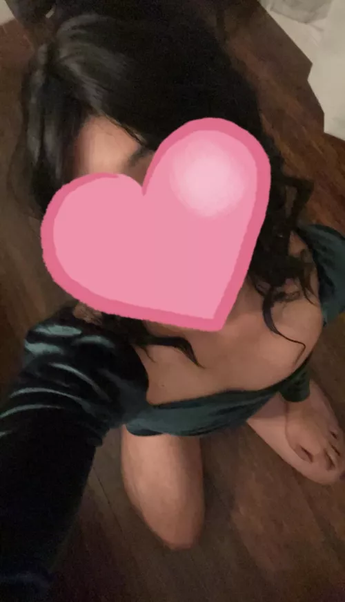 21 pretty sissy can host by Elgin St x Yonge Thornhill rn, looking to drain a cock. masc+ hung+