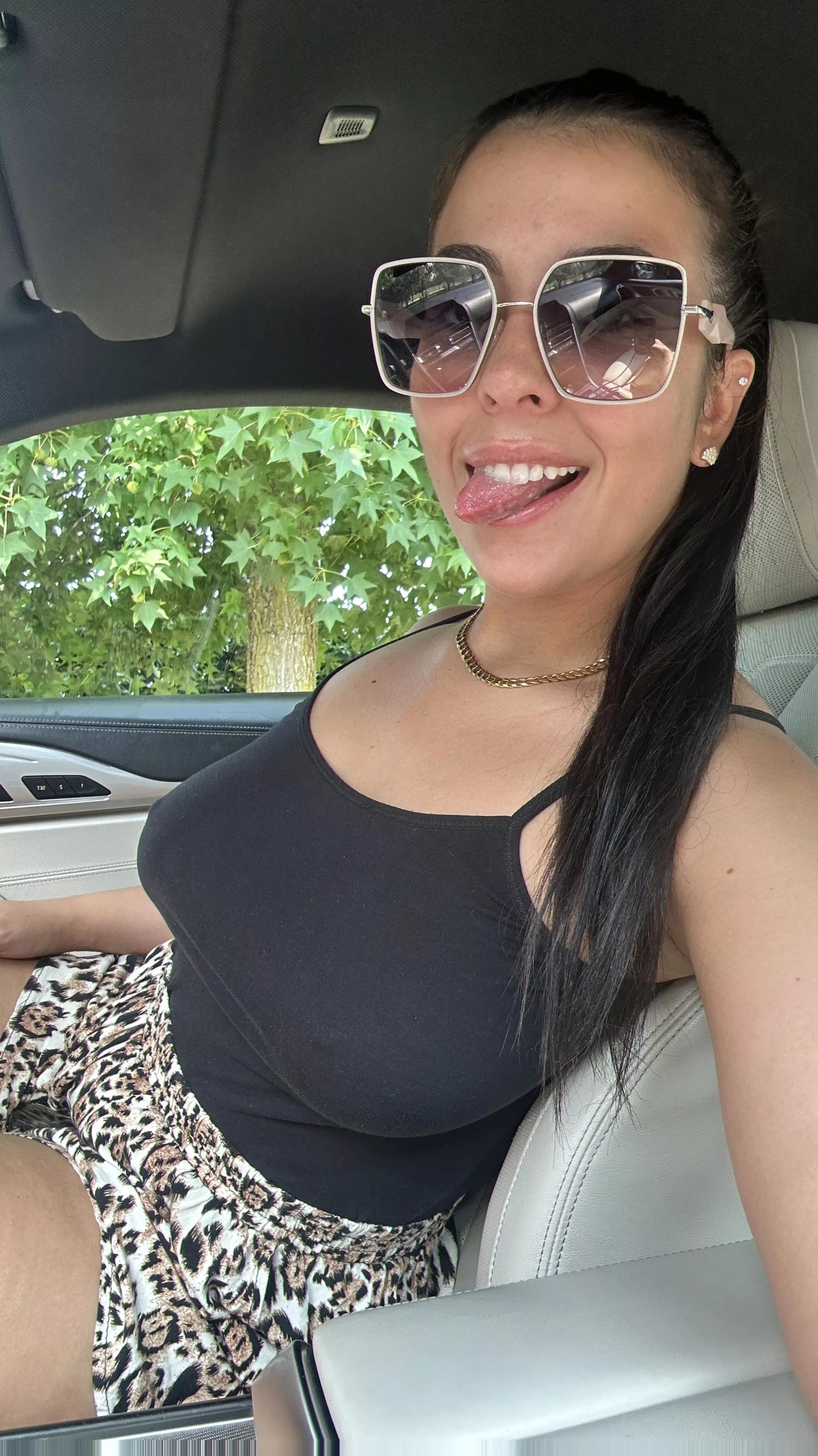 21F  I’m in the mood to give thanks... for you. 😘