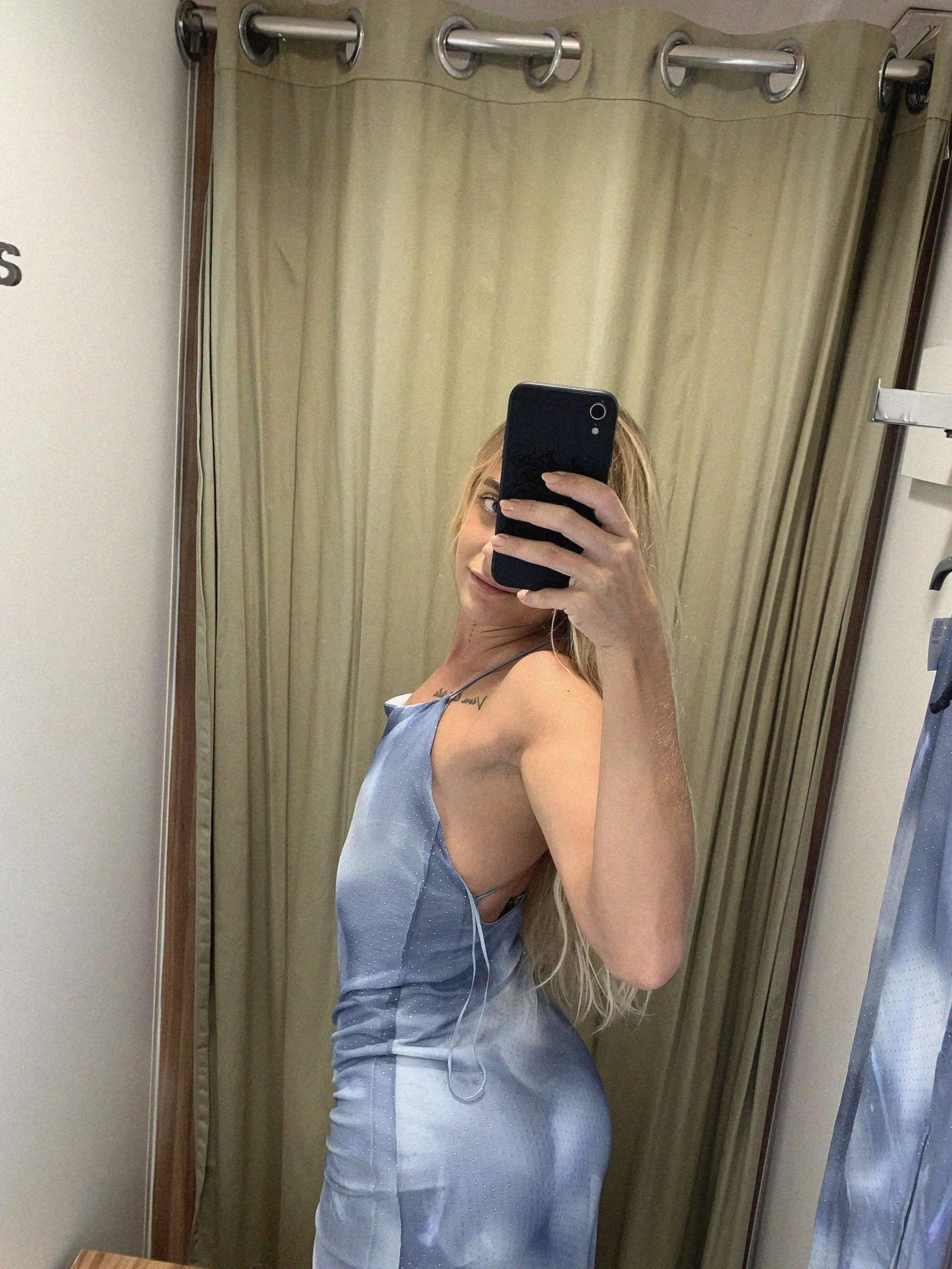 21F Why having turkey when I'm needing some gravy on me? #Thanksgiving