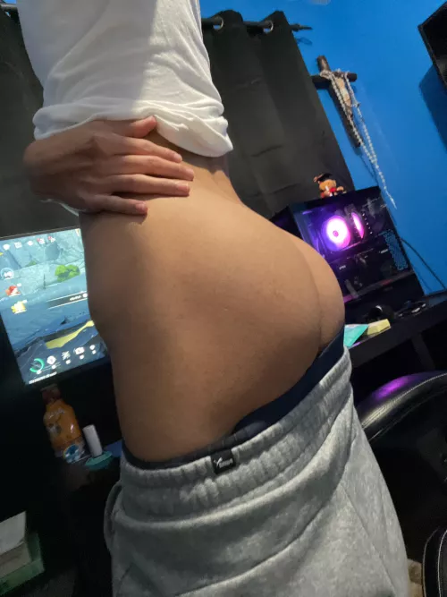 22 looking for hung top arab SC: alexgallegos