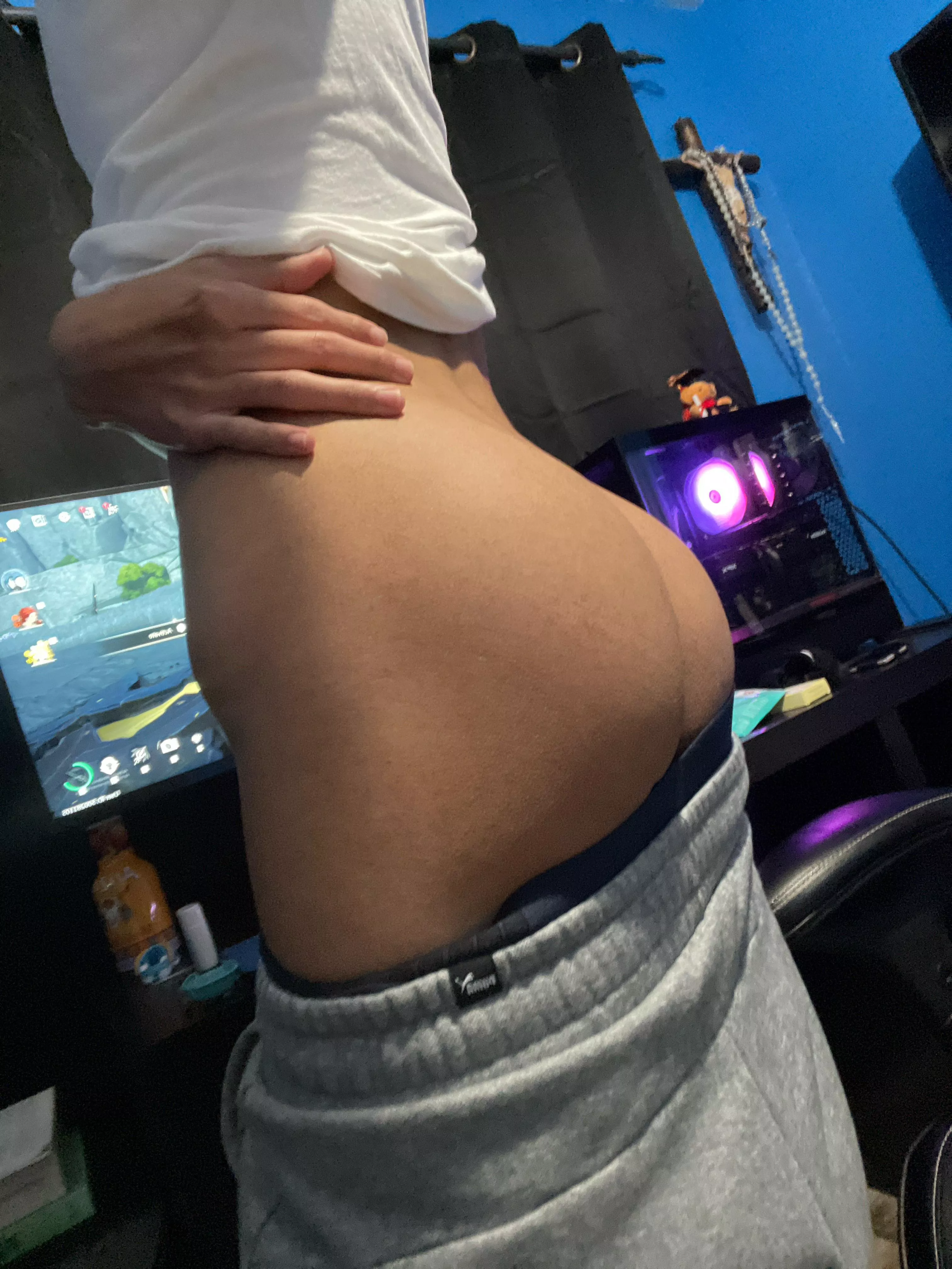 22 looking for hung top arab SC: alexgallegos