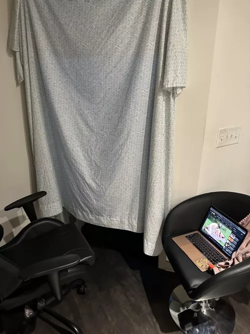 27 [M4M] Gh open all day and night today. RALEIGH NC 27603. Can do stand up or sit down GH, just let me know what you prefer. Just slide under the curtain, kick back and let me do the rest of the work. Willing to edge and blow for however long you can la