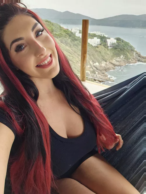 27, single, and way too bored for a holiday. entertain me???