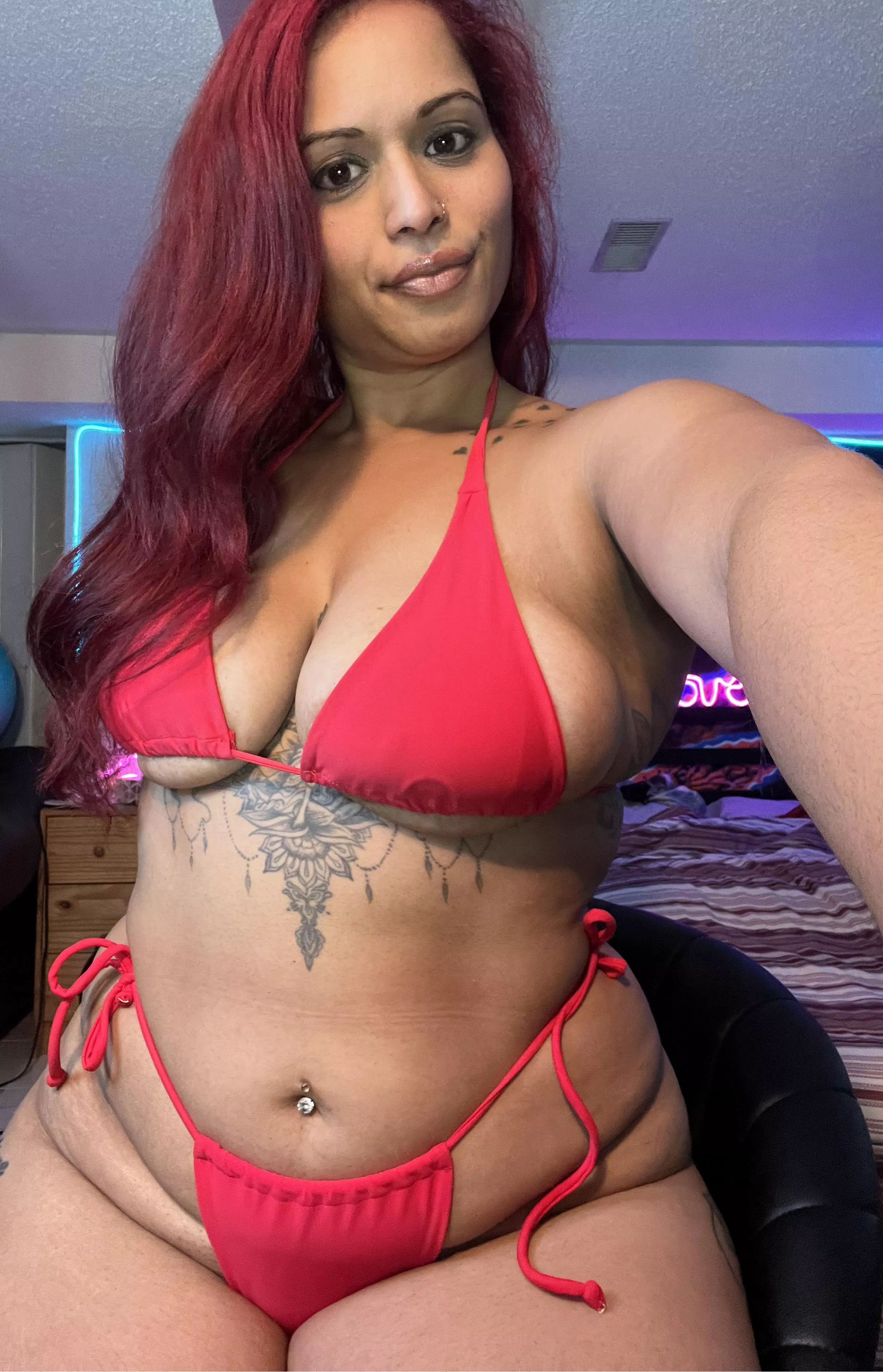 420 friendly 💨 and THICK 🍑 