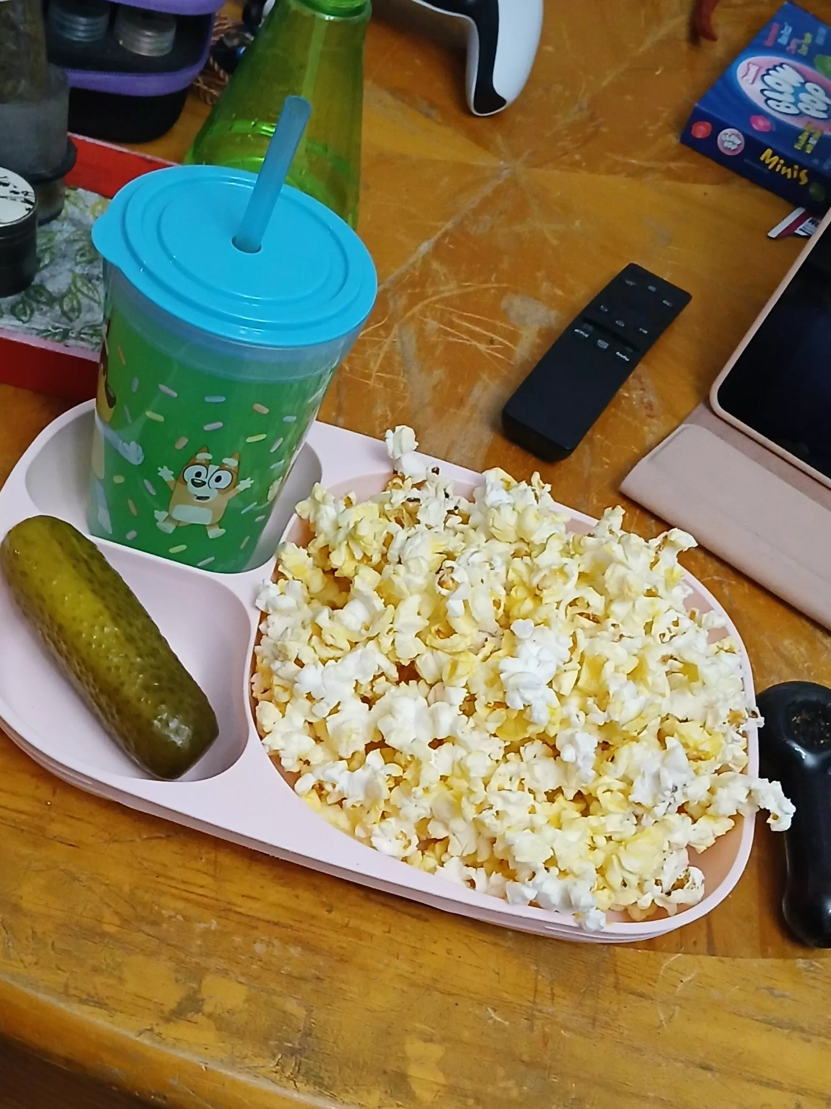 A bowl and nostalgia snacks make me feel really smol 🌸