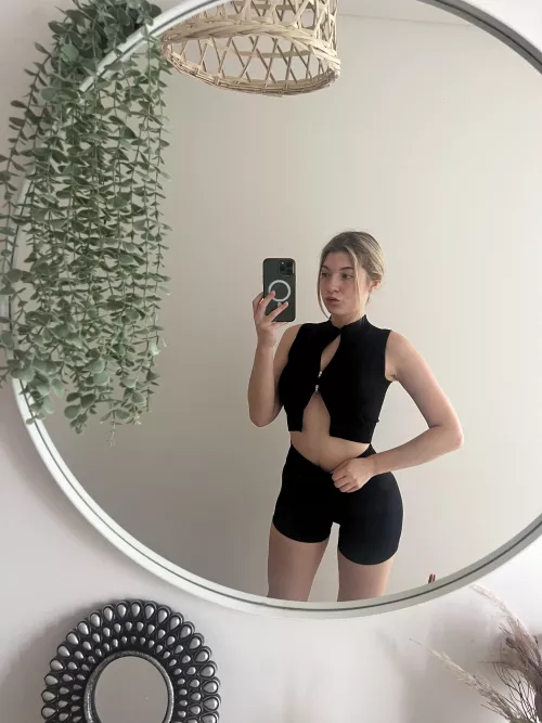 Anyone looking to cheat? I'm clean, on birth control and can keep your dirty little secrets. hmu, dms are open!!