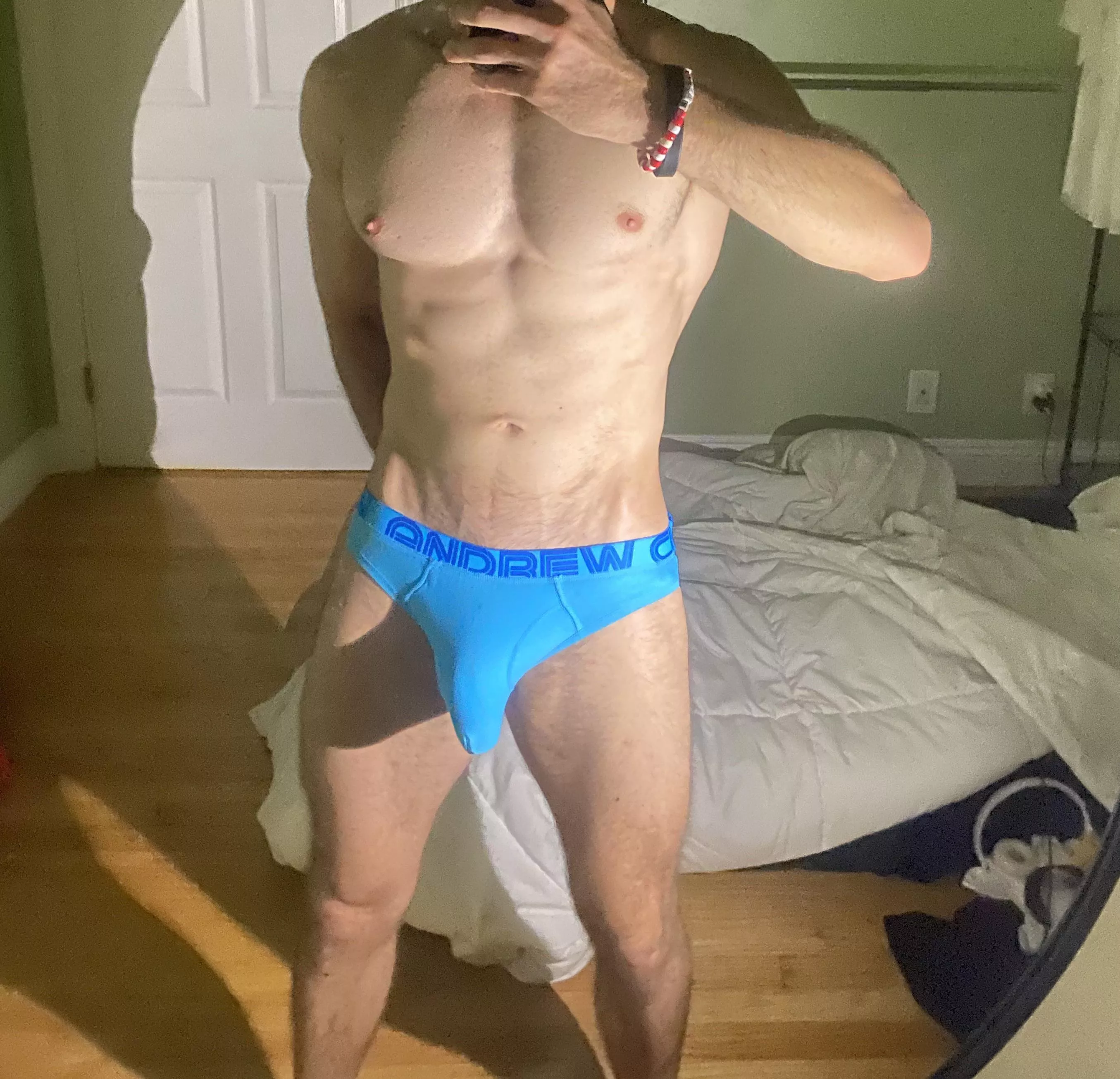 Anyone with bulge underwear kink?