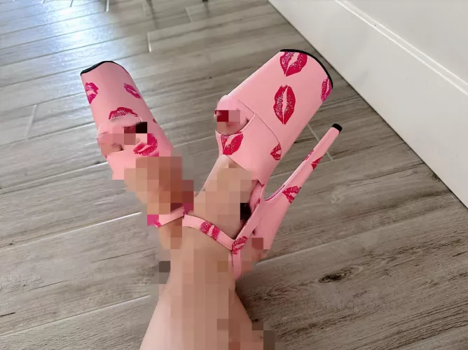 Are you going to obey mommys orders? 