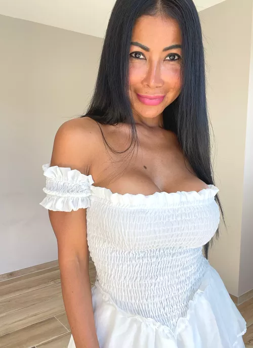 Are you into moms like me?
