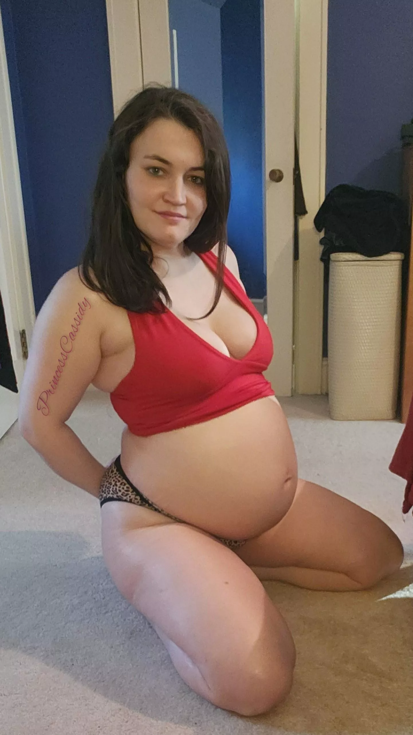 At 25 weeks preggo do you think I'm petite or huge? Lol