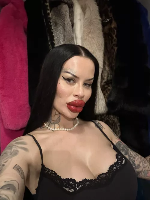 Considering which coat to wear - or shall I stay like that?